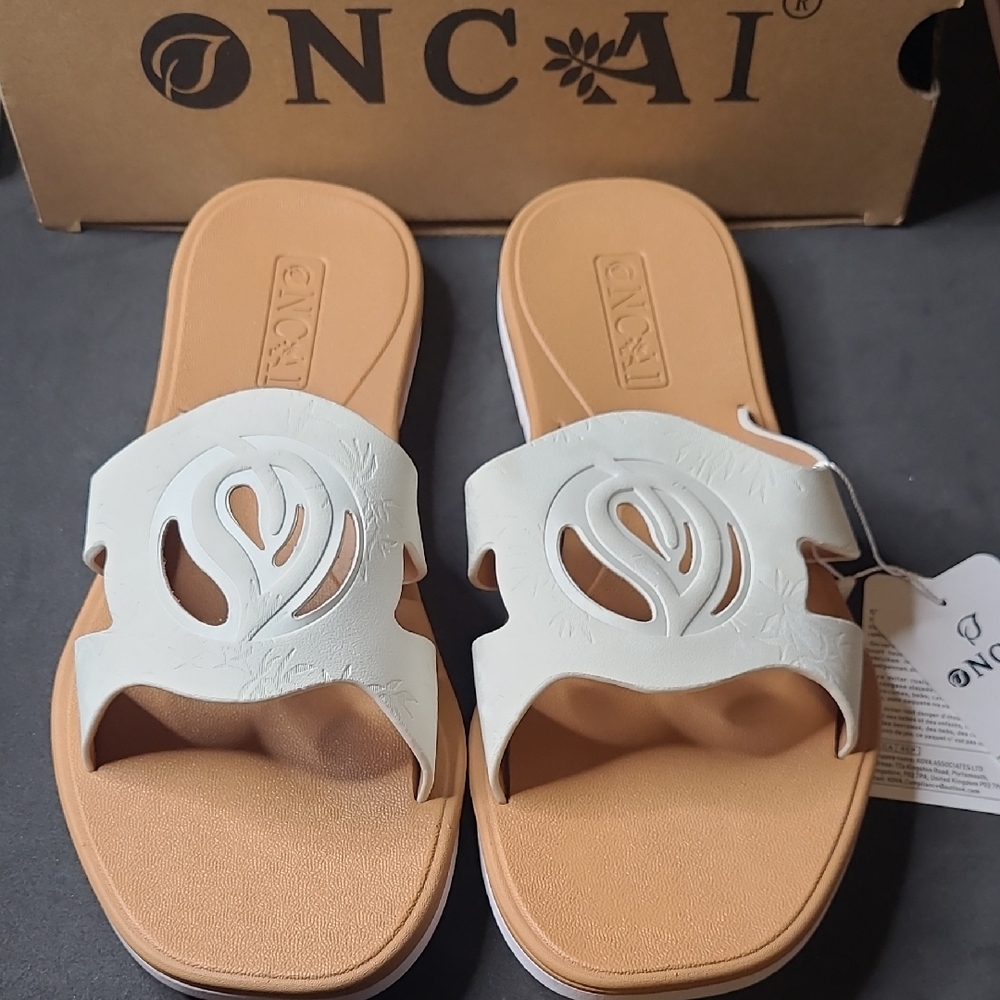 NCAI White Khaki Sandals Flat Summer Strappy Shoes Women's Size 11